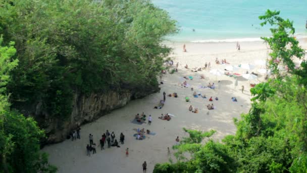 Vista de alto ângulo da praia na ilha de Bali — Vídeo de Stock