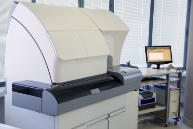 kan örneği laboratuarda test