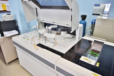 kan örneği laboratuarda test