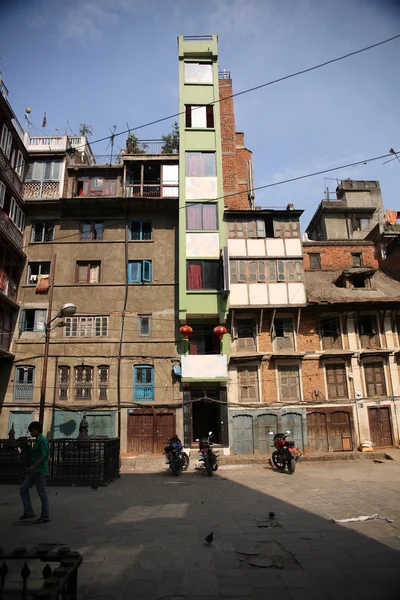 Extra slanke appartement gebouw, kathmandu — Stockfoto