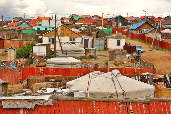 Biednych gospodarstw domowych w obrzeżach Ułan Bator, mongolia w stolicy — Zdjęcie stockowe