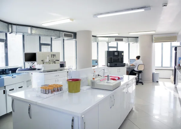 kan örneği laboratuarda test