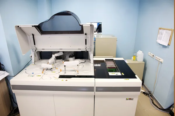 Teste de amostras de sangue em laboratório Imagens Royalty-Free