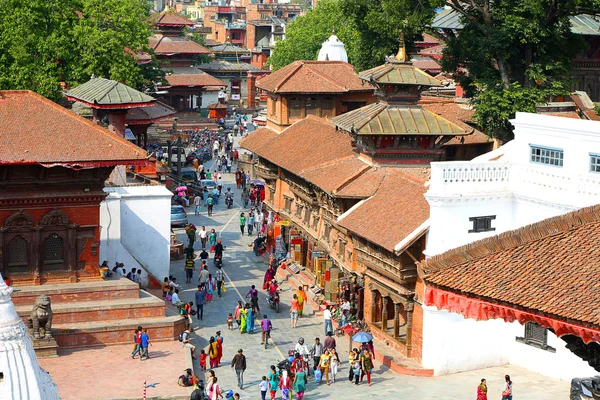 Kathmandu, Nepál - június 2013: mindennapi jelenet durbar tér — Stock Fotó