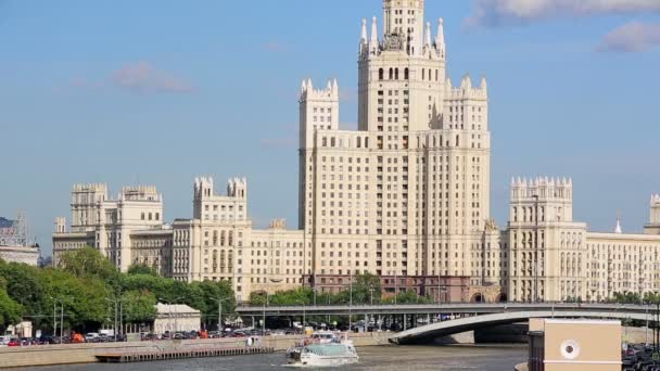Stalinist eraen byggnad i Moskva — Stockvideo