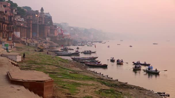 Alltägliche Szene in Varanasi — Stockvideo