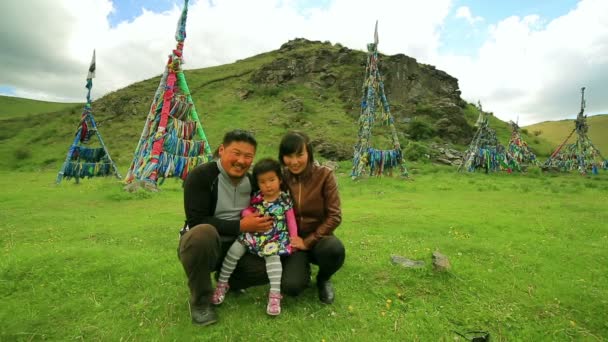 Sjamaan Mongoolse familie — Stockvideo