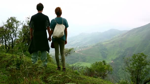 Tourist couple — Stock Video