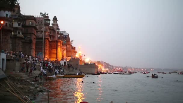 Night scene in Varanasi — Stok video