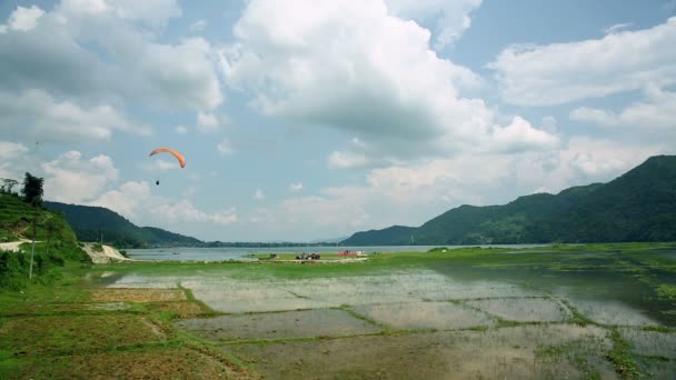 Paragliding — Stockvideo