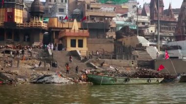 varanasi her gün sahnede