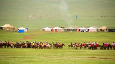 Ortaçağ at okçu gösterir