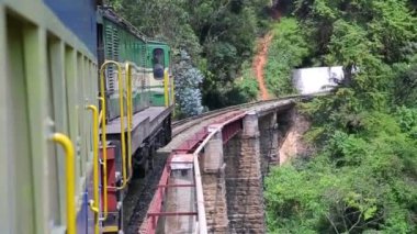 tren tren köprüden geçerken