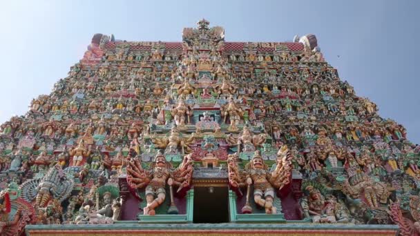 Ornate facade of Hindu temple — Stock Video