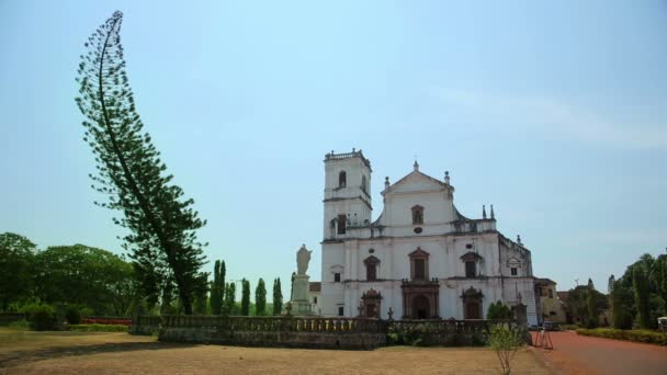 Gamla koloniala kyrka — Stockvideo