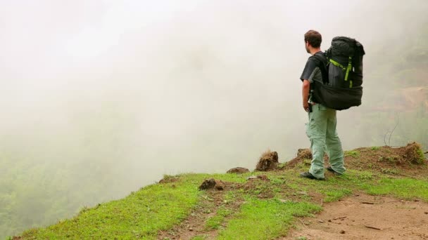 Touristische Wanderungen — Stockvideo