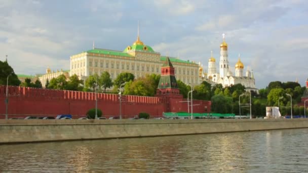 Tour en barco en el Kremlin — Vídeo de stock