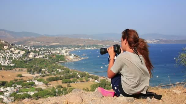 Girl taking picture — Stock Video