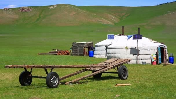 Mongolia ger campamentos con energía solar — Vídeo de stock