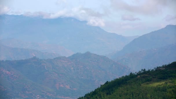 Pueblo de montaña — Vídeo de stock