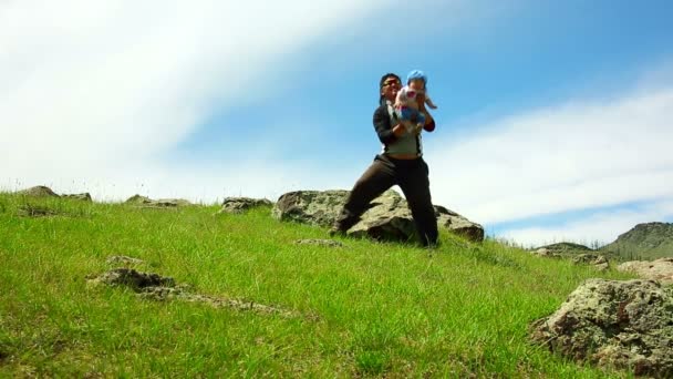 Mongolian Father with his daughter — Stock Video