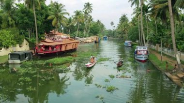 kerala önemsizden her gün sahnede
