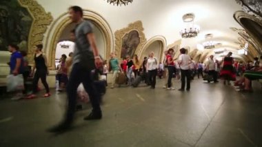 günlük hayat Moskova metro yolcuları