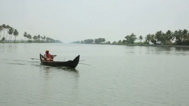 kerala önemsizden her gün sahnede