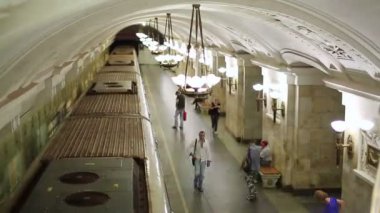 günlük hayat Moskova metro yolcuları