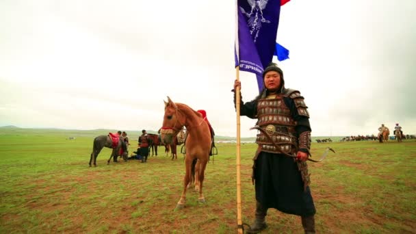 Naadam fesztivál lovas íjászat személyzet — Stock videók