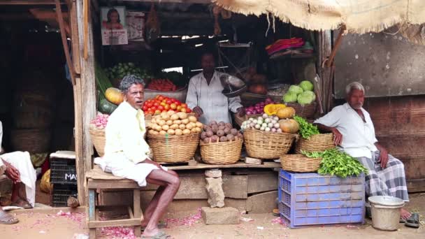 Vendedores del mercado local — Vídeo de stock