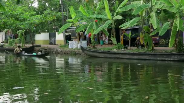 Alltägliche Szene in Kerala Backwaters — Stockvideo