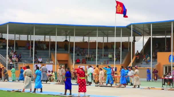 Naadam festival bågskytte turnering — Stockvideo