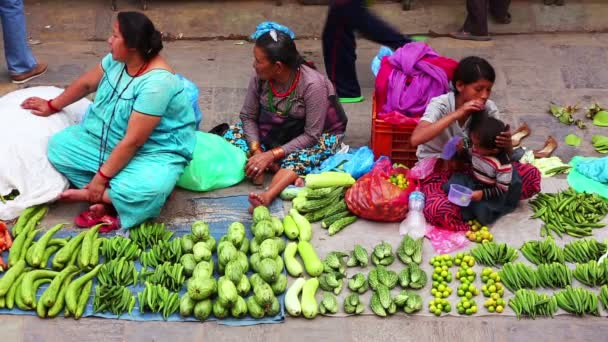 Vardagliga scen på durbar square — Stockvideo