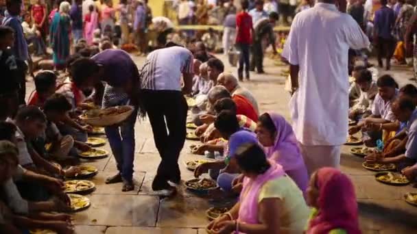 People eating free food at street — Stock Video