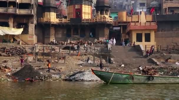 Alltagsszene am Ganges River — Stockvideo