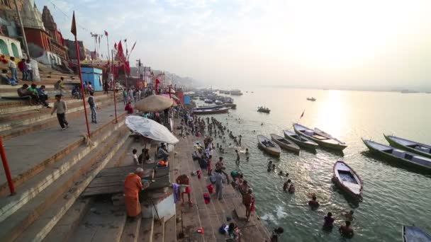 Everyday scene by Ganges River — Stock Video