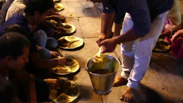 People eating free food at street — Stock Video