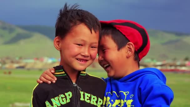 Mongol kids posing — Stock Video