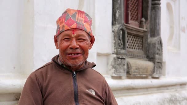Nepalese man with traditional clothes — Stock Video