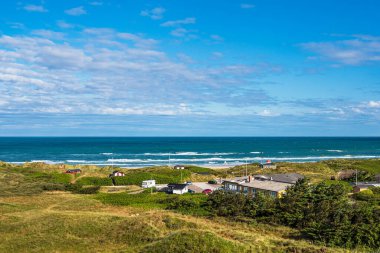 Danimarka 'da Hirtshals yakınlarında kumsal ve kumsal.