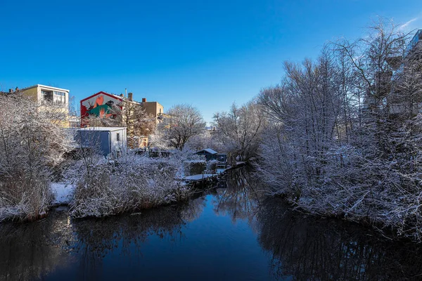 Warnow Nehrinin Üzerinden Almanya Nın Rostock Şehrine Bakın — Stok fotoğraf