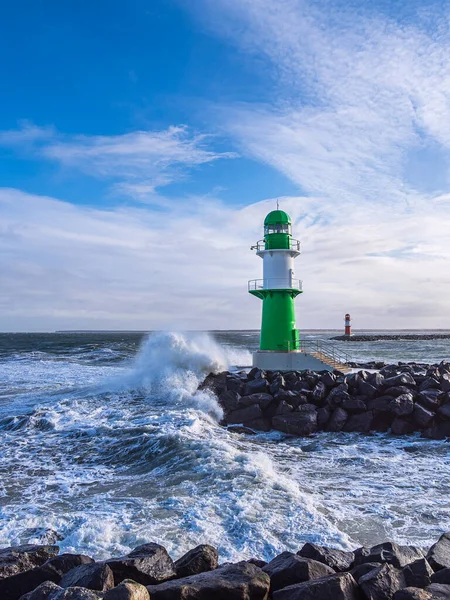 Krtek Břehu Baltského Moře Během Bouře Eunice Warnemuende Německo — Stock fotografie
