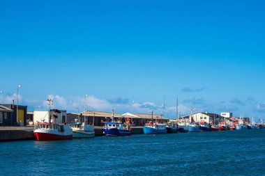 Danimarka 'daki Hirtshals limanına bak.