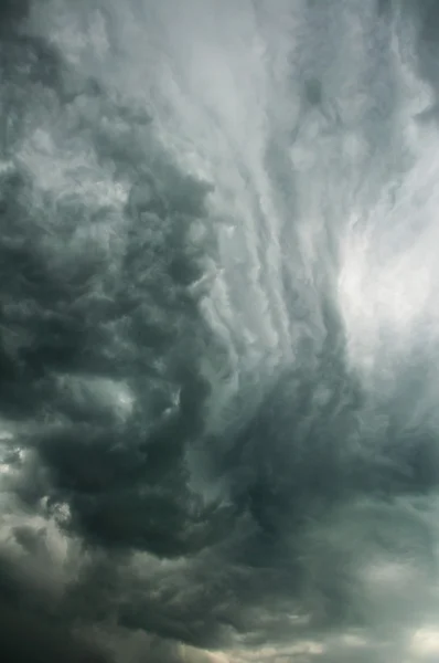 Mörka moln före regnet — Stockfoto