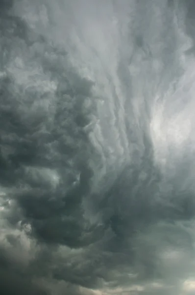 Dunkle Wolken vor dem Regen — Stockfoto