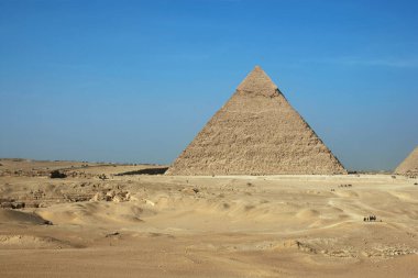 Khafre Piramidi (ayrıca Khafra, Khefren olarak da bilinir), Eski Mısır Giza Piramitleri 'nin en uzun ikinci ve en büyük piramididir.)