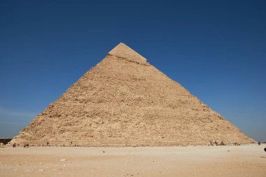 Khafre Piramidi (ayrıca Khafra, Khefren olarak da bilinir), Eski Mısır Giza Piramitleri 'nin en uzun ikinci ve en büyük piramididir.)