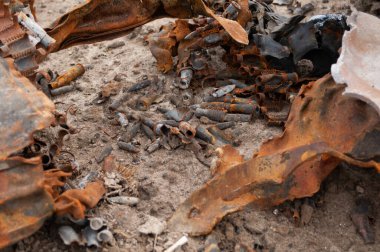 Rus tankında patlayan fişekler Ukrayna ordusunun ateşiyle yandı.