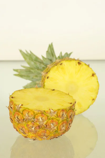 Mezze ananas — Foto Stock